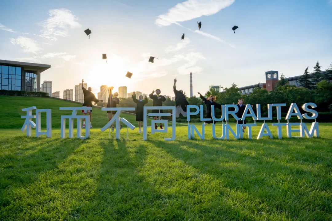 你的热爱终会闪光！12位欧亚毕业生对学弟学妹们说(图1)
