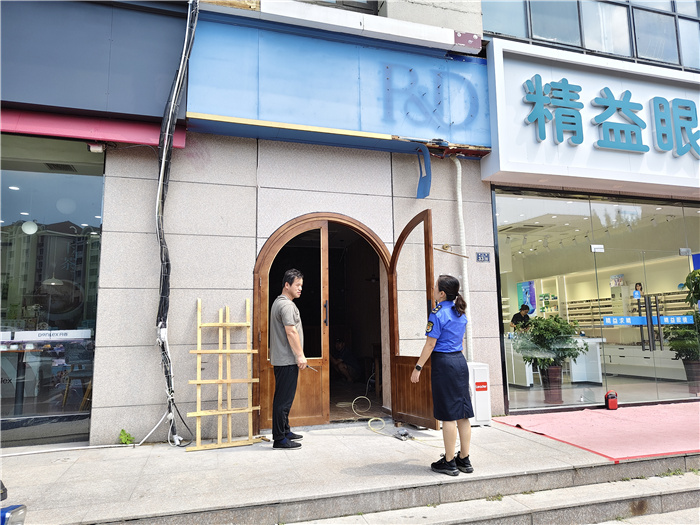 崂山区综合行政执法局精细化管理户外广告招牌扮靓城市“精致颜值”(图1)