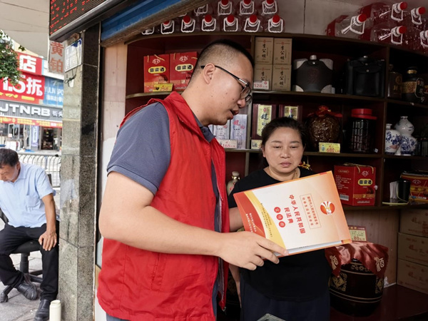 綦江：民法典宣传月多维发力精准普法赋能营商环境(图1)