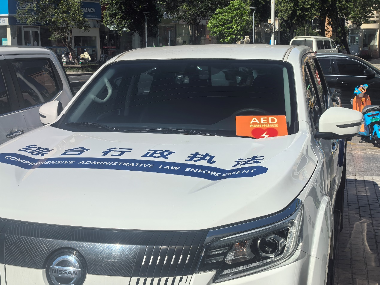 扬州为执法车装上“心脏守护神”急救网络从此“活”起来(图1)