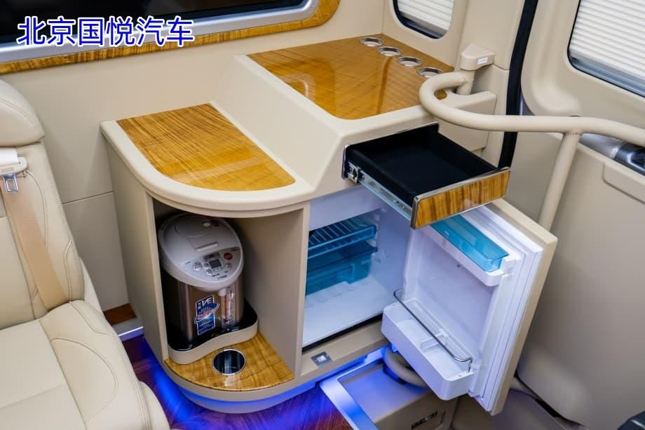 红旗国悦 8 座豪华与科技交织的移动奢享空间承德定制电话(图5)