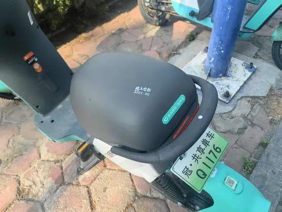 “成人电影”“深夜福利”……共享单车上惊现大量涉黄涉诈广告