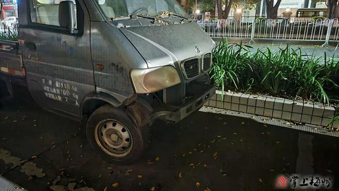 免费停车位被“僵尸车”“广告车”长期霸占梅城这些路段该管管了！(图2)