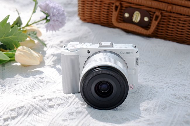 2025新款佳能R50V 评测：Vlog 与拍照双修的性价比微单首选