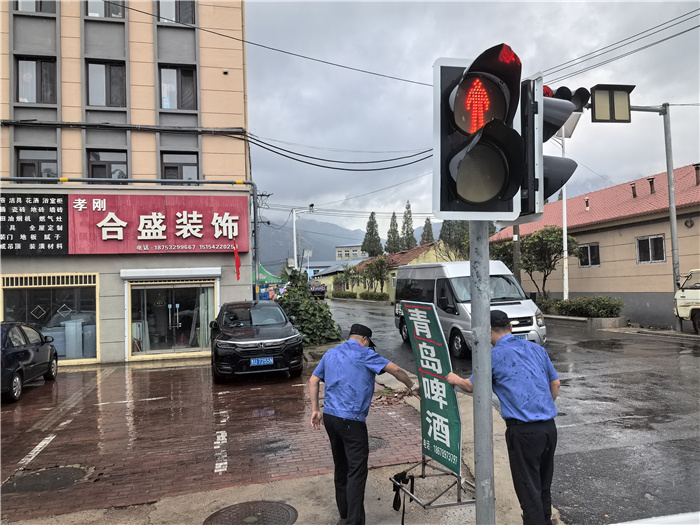 青岛市崂山区综合行政执法局多措并举规范户外广告管理筑牢市容秩序与公共安全“双防线”(图2)
