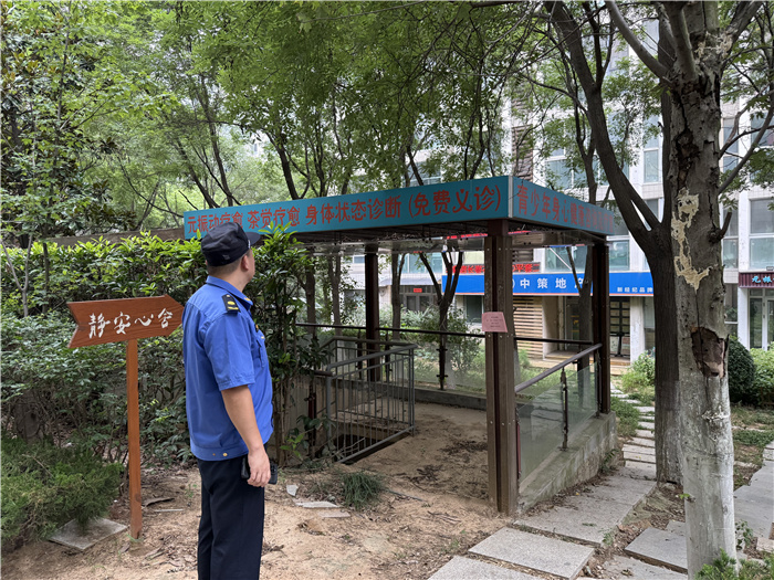 青岛市崂山区综合行政执法局多措并举规范户外广告管理筑牢市容秩序与公共安全“双防线”