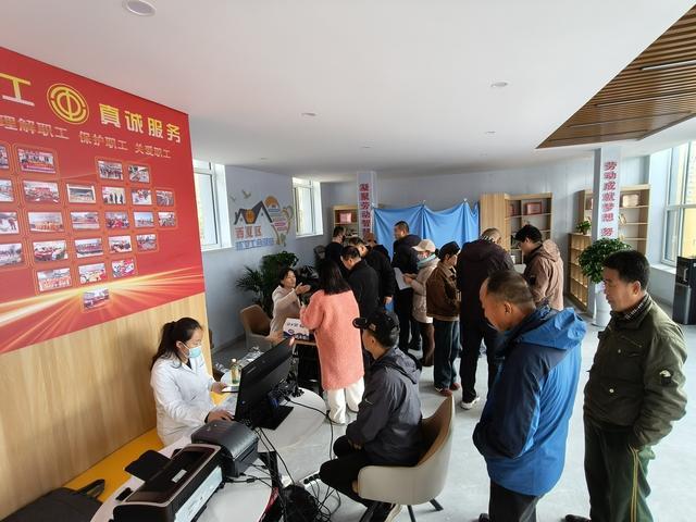 宁夏银川市西夏区环卫工会驿站“移动体检+便民服务”贴心守护职工生活