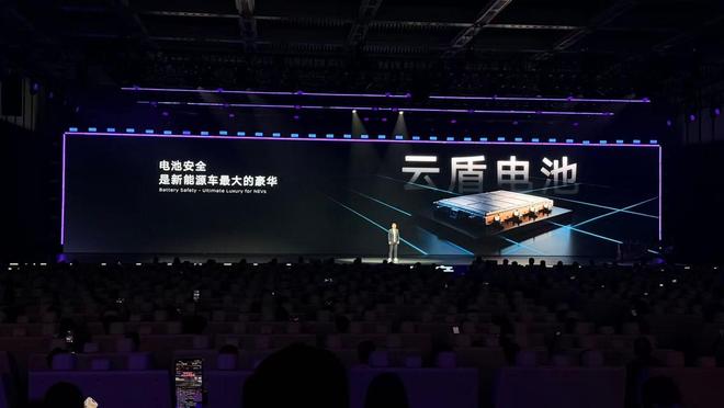 919万起180km纯电续航+“移动大沙发”！东风日产N6上市(图12)