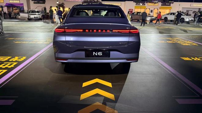 919万起180km纯电续航+“移动大沙发”！东风日产N6上市(图4)